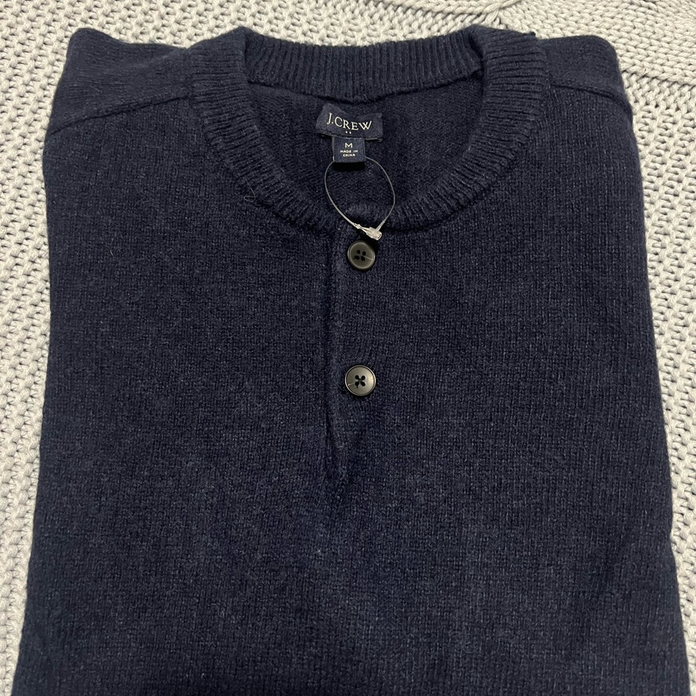 J. CREW men’s sweater Size M. Dark blue
